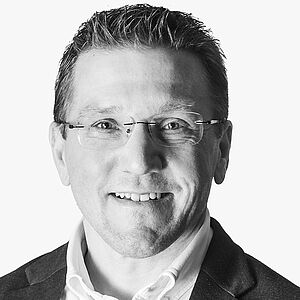 [Translate to Deutsch:] Portraitbild des Referenten in schwarz-weiß, Ulf Neveling