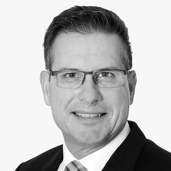 Portraitbild des Referenten in schwarz-weiß, Alexander Focke