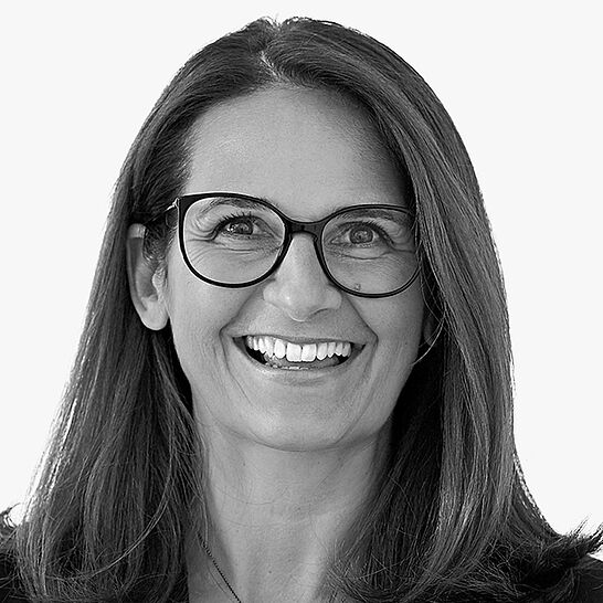 [Translate to Deutsch:] Portraitbild des Referenten in schwarz-weiß, Verena Faden