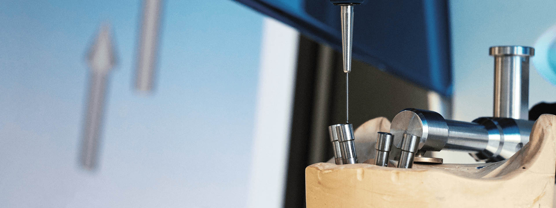 Banner DEDICAM Fertigungsdienstleistung