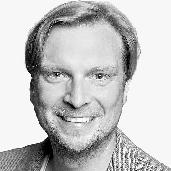 [Translate to Deutsch:] Portraitbild des Referenten in schwarz-weiß, Dr. Alexander Volkmann