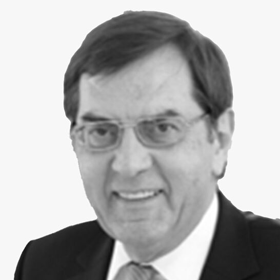 [Translate to Deutsch:] Portraitbild des Referenten in schwarz-weiß, Dr. Riegl