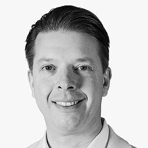 [Translate to Deutsch:] Portraitbild des Referenten in schwarz-weiß, Mathias Uhlig