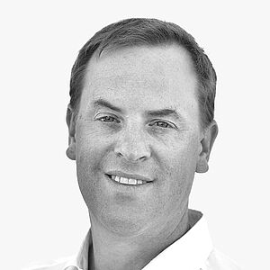 Fortbildung mit Referent Dr. Kloss | Camlog Veranstaltungen Portraitbild des Referenten in schwarz-weiß, Dr. Kloss