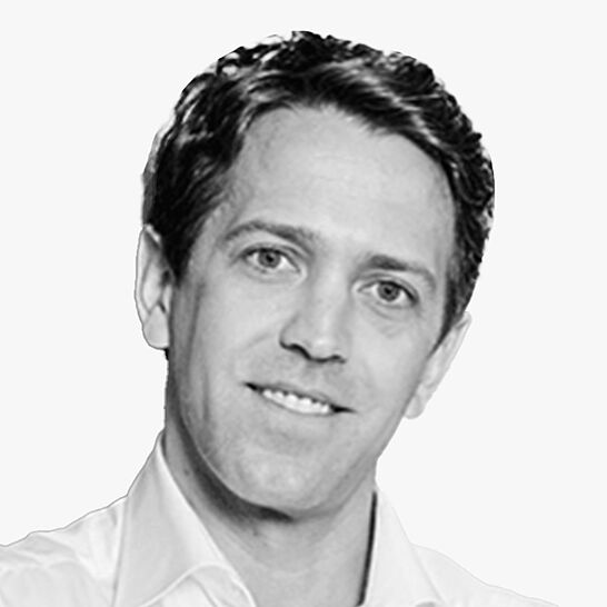 [Translate to Deutsch:] Portraitbild des Referenten in schwarz-weiß, Dr. Daniel Platzer