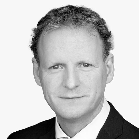 [Translate to Deutsch:] Portraitbild des Referenten in schwarz-weiß, Dr. Walter
