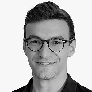 [Translate to Deutsch:] Portraitbild des Referenten in schwarz-weiß, Dr. med. Dr. med. dent. Johannes Raphael Kupka