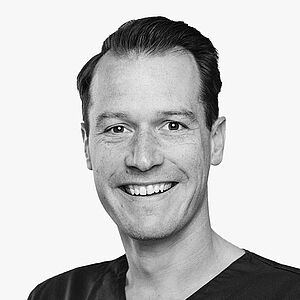 Fortbildung mit Referent Dr. Eichler | Camlog Veranstaltungen Portraitbild des Referenten in schwarz-weiß, Dr. Eichler